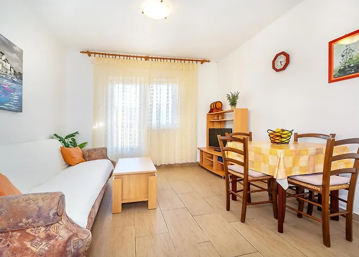 Matea With Balcony Apartament *