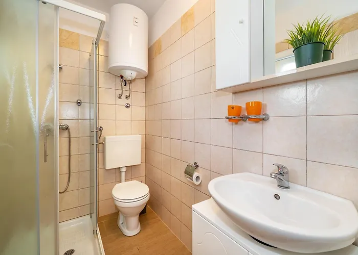 Matea With Balcony Apartament *